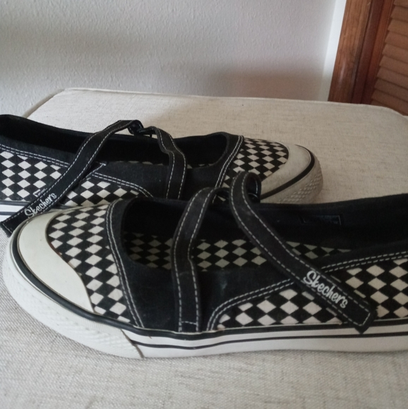 skechers checkered shoes